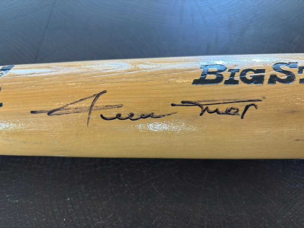 Willie Mays Adirondack Autograph Bat Beckett COA