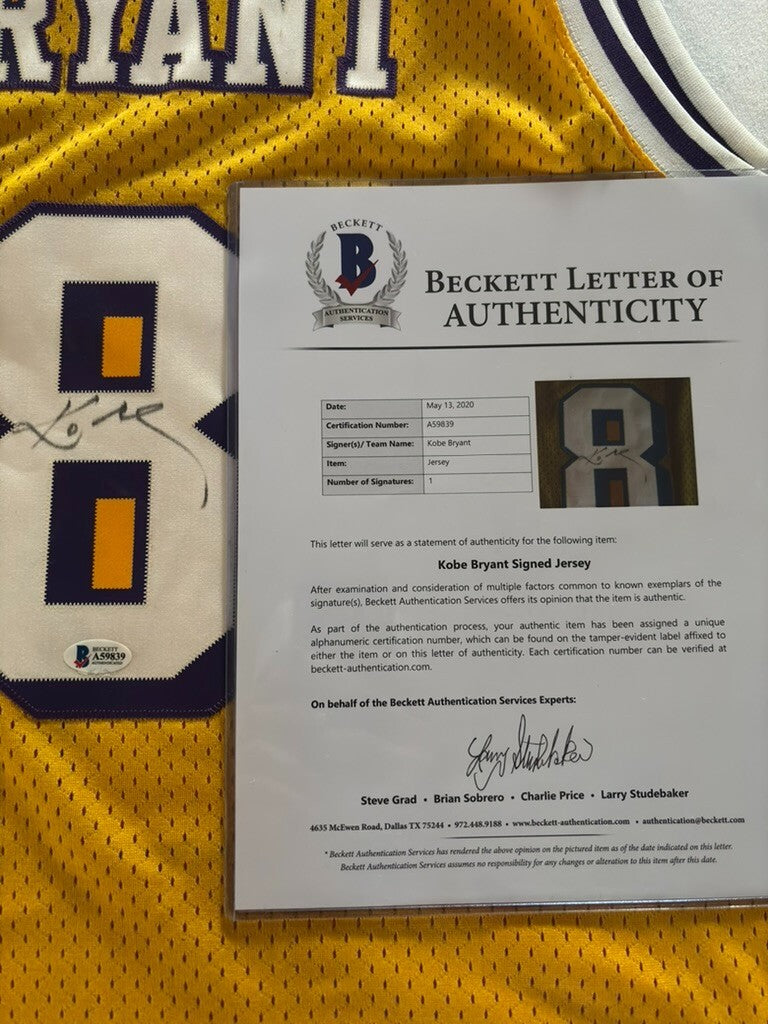 Kobe Bryant Autograph Lakers #8 Jersey Beckett LOA