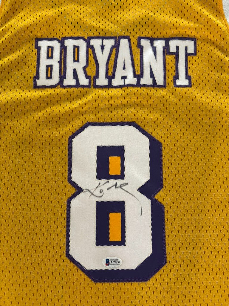 Kobe Bryant Autograph Lakers #8 Jersey Beckett LOA