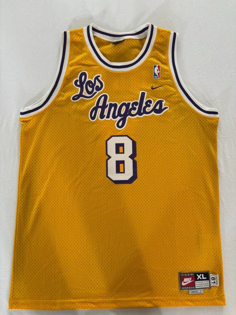 Kobe Bryant Autograph Lakers #8 Jersey Beckett LOA