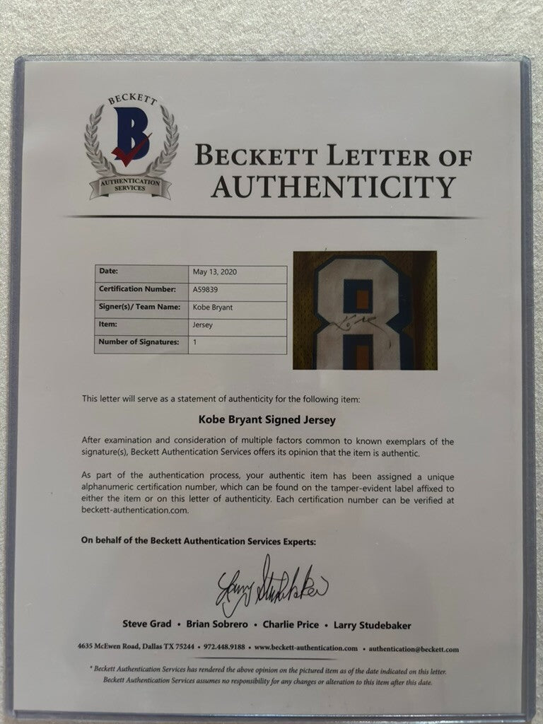 Kobe Bryant Autograph Lakers #8 Jersey Beckett LOA