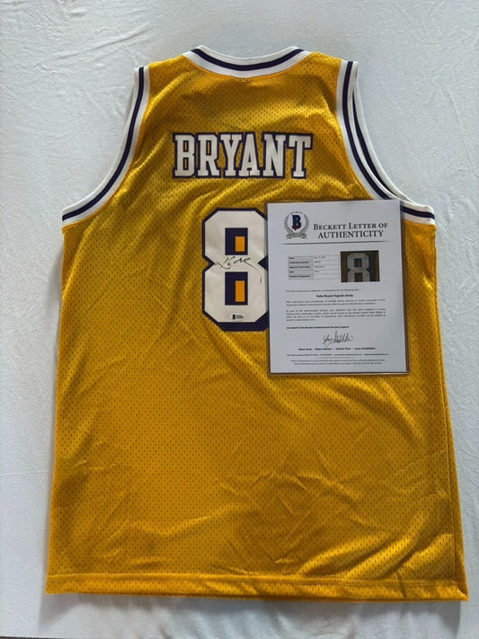 Kobe Bryant Autograph Lakers #8 Jersey Beckett LOA