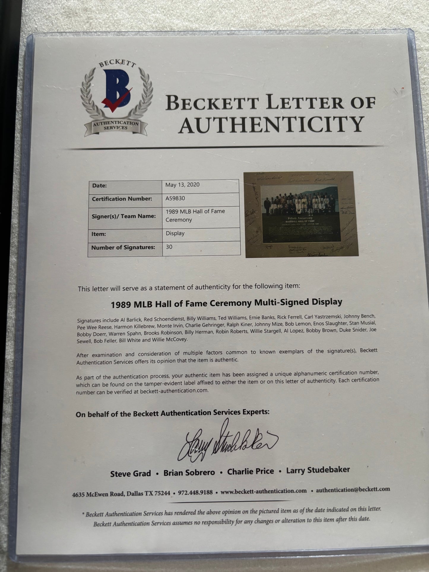 1989 Hall of Fame Ceremony Photo w/ 30 Signatures w/ Beckett LOA