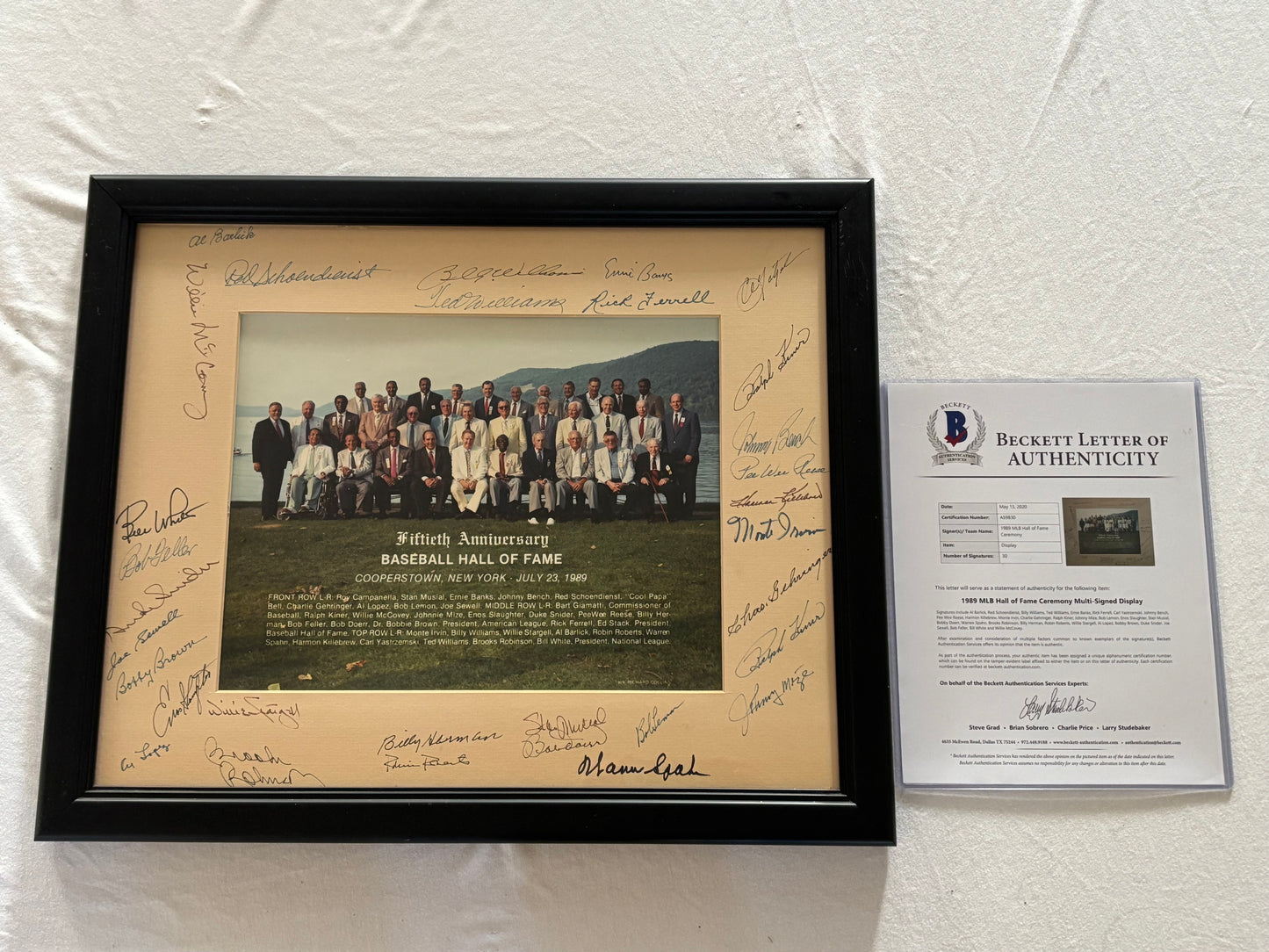 1989 Hall of Fame Ceremony Photo w/ 30 Signatures w/ Beckett LOA